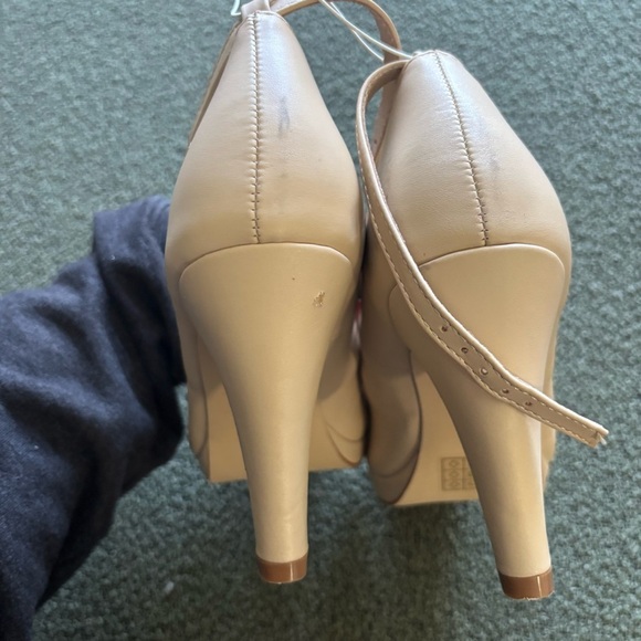 Allegra K Tan Vintage Inspired Heels - Picture 3 of 4